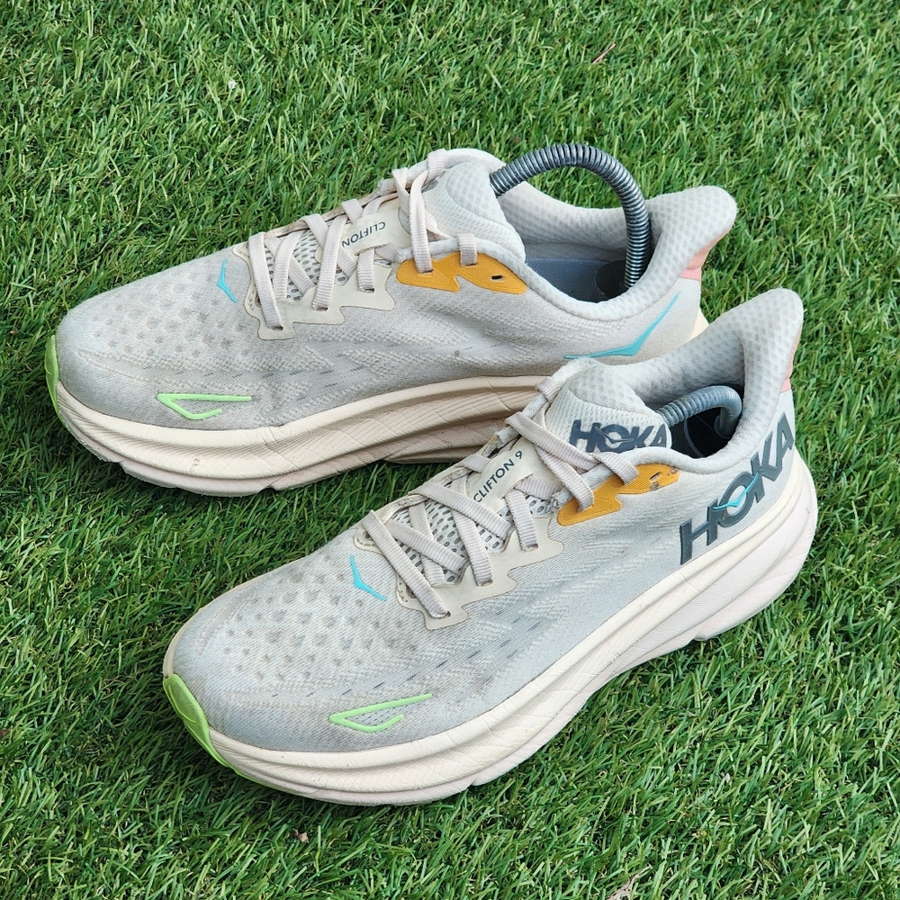 HOKA CLIFTON 9 - Womens Athletic Shoes - SIZE 7.5B
